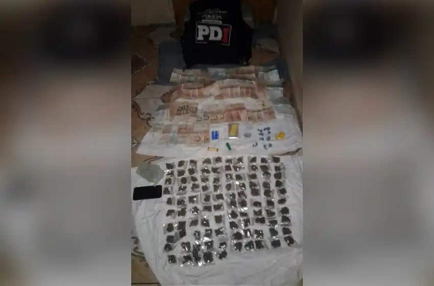 Detienen a un joven y le secuestran 136 dosis de marihuana