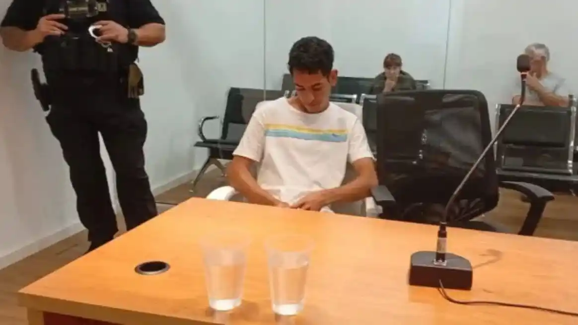 Ebrio, chocó y lesionó de gravedad a una persona: esperará el juicio en su casa, a pesar de haberse fugado