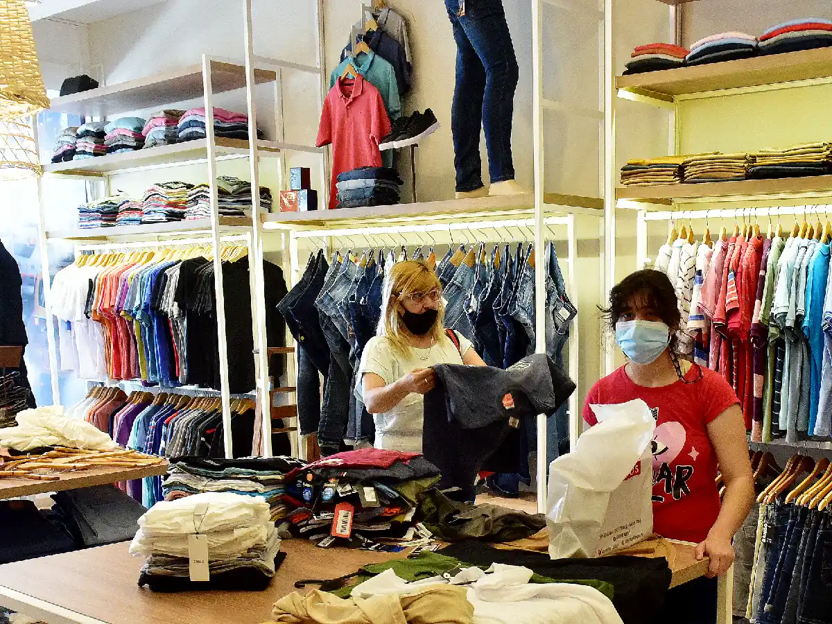Ropa y calzado volvieron a empujar la inflación en octubre  