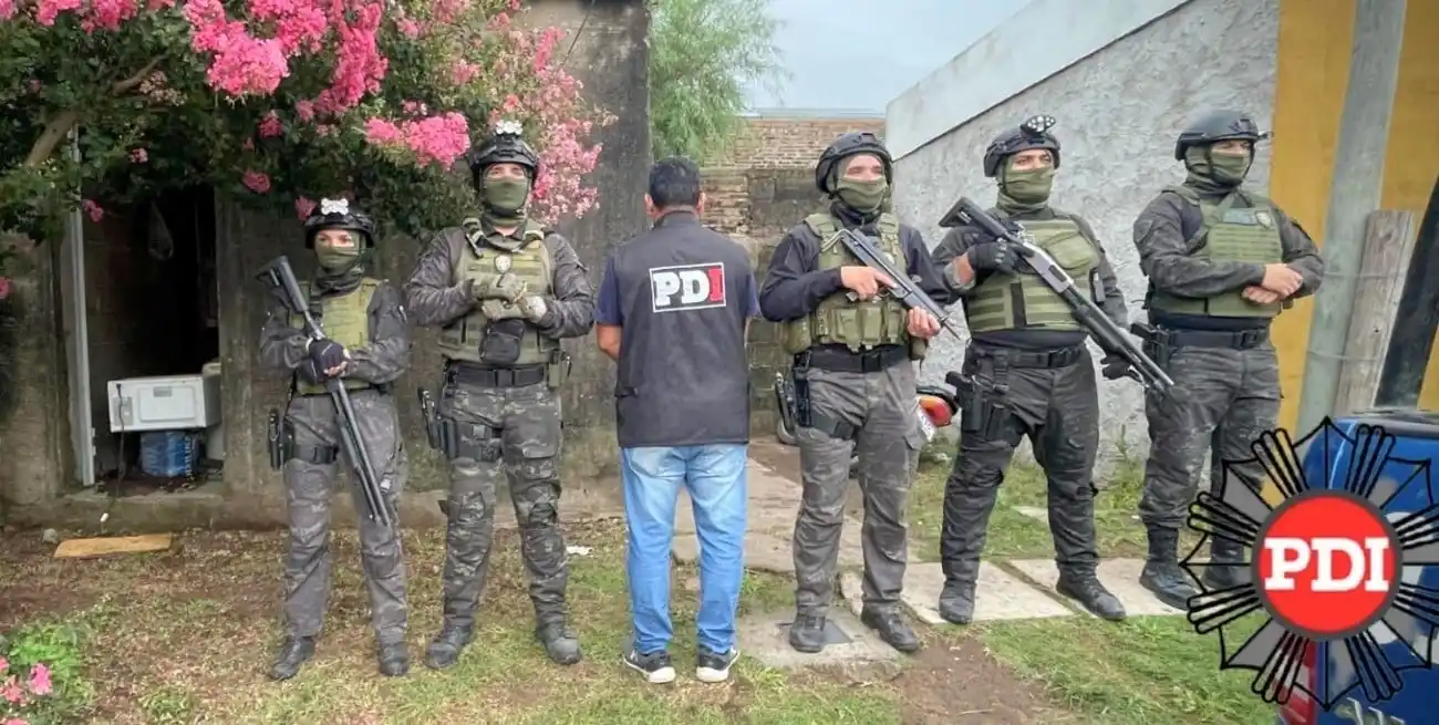 La PDI y el personal de choque participaron en la acción en Fray Luis Beltrán. Crédito: IRE Regional.