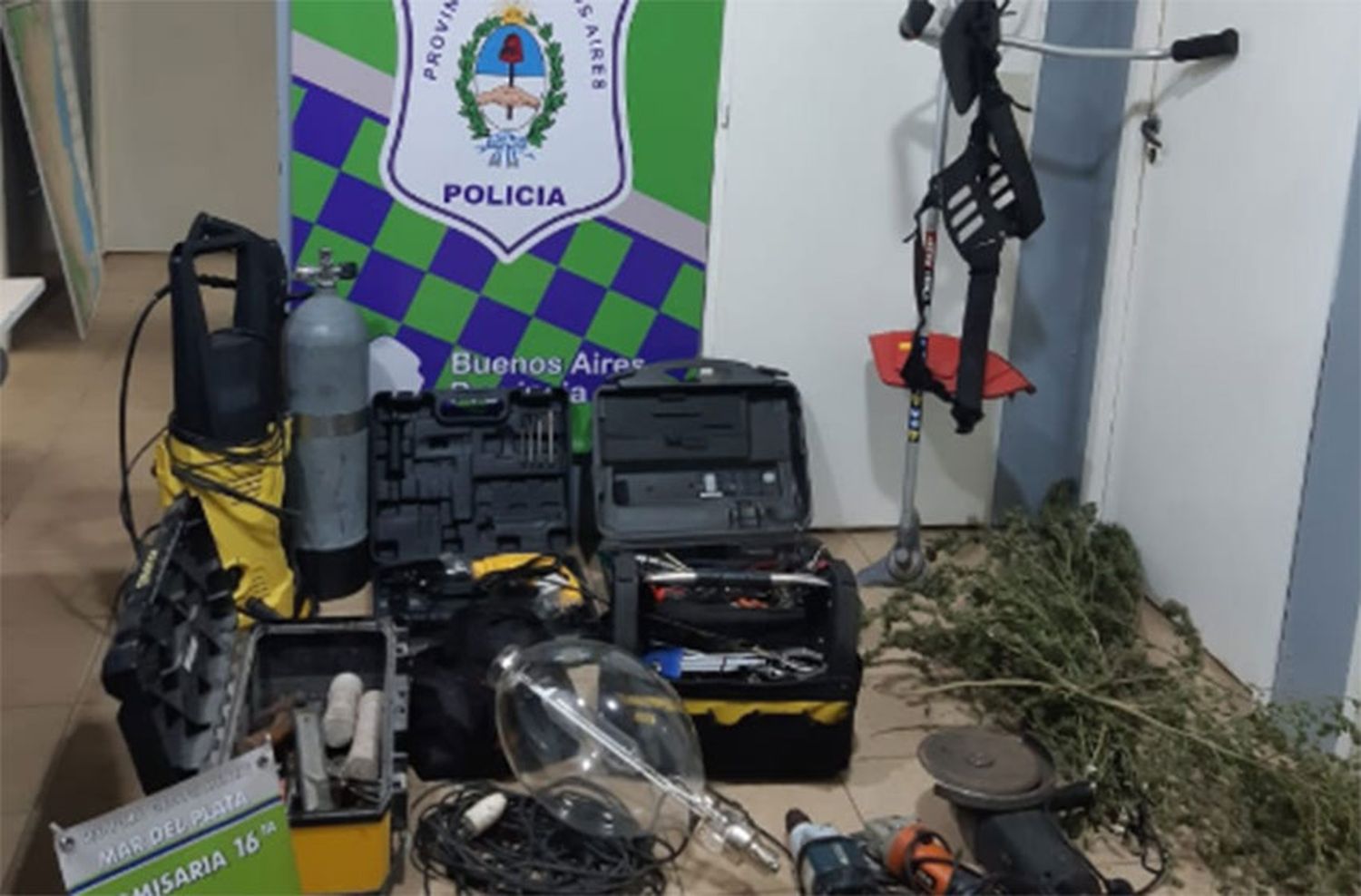 Recuperan elementos robados en un taller de herrería y encuentran droga