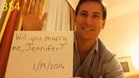 Hombre le pidió 365 veces matrimonio a su novia