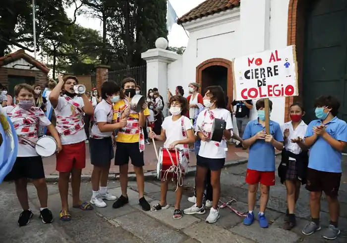 Protestas por la suspensión de clases