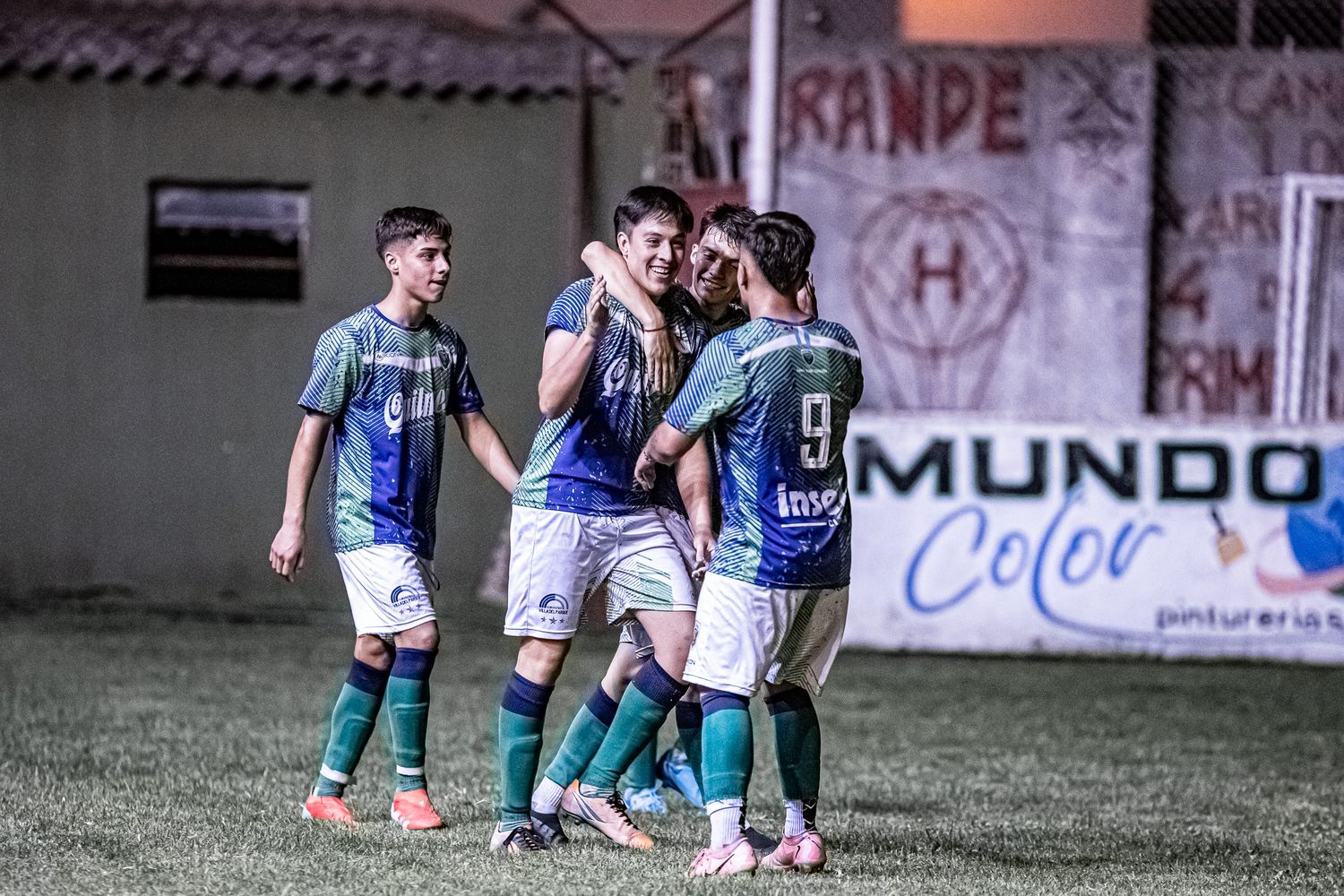 Villa se quedó con el clásico y el pase a semifinales