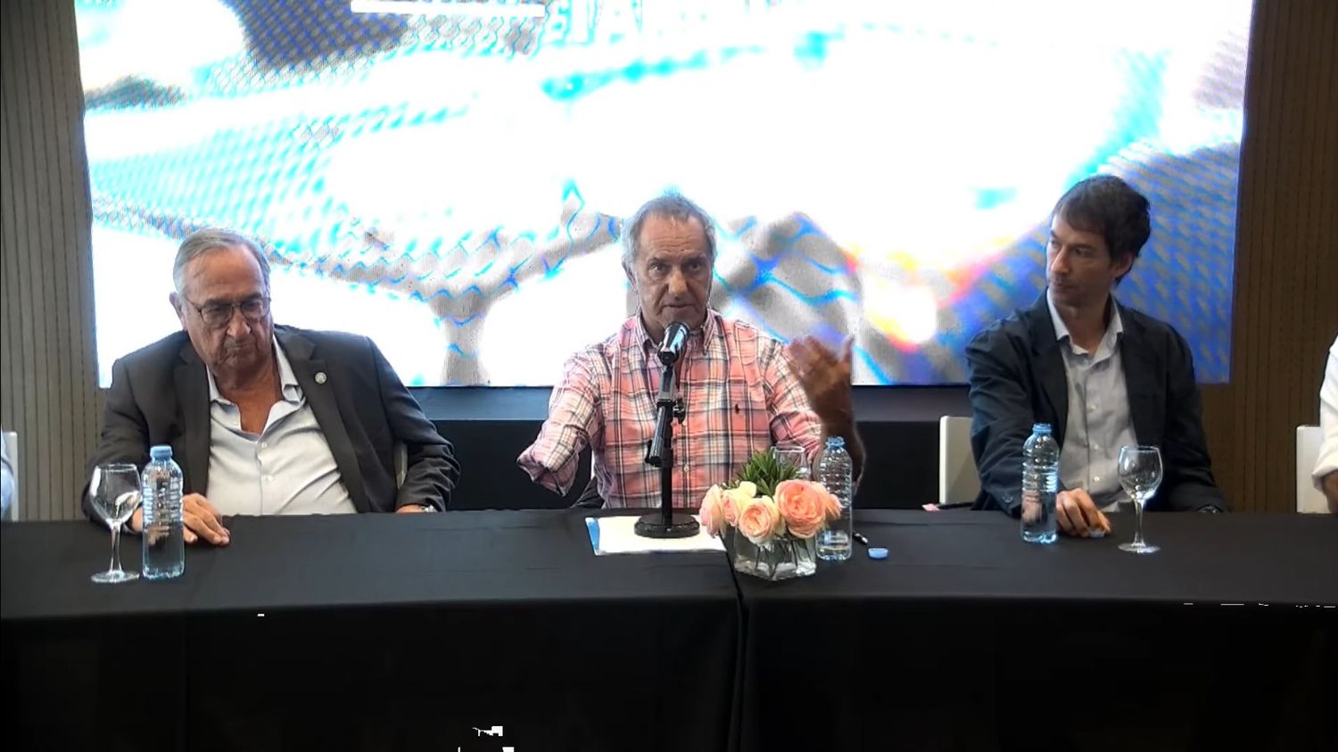 Scioli en Tandil: seguridad, turismo y apoyo a Lunghi