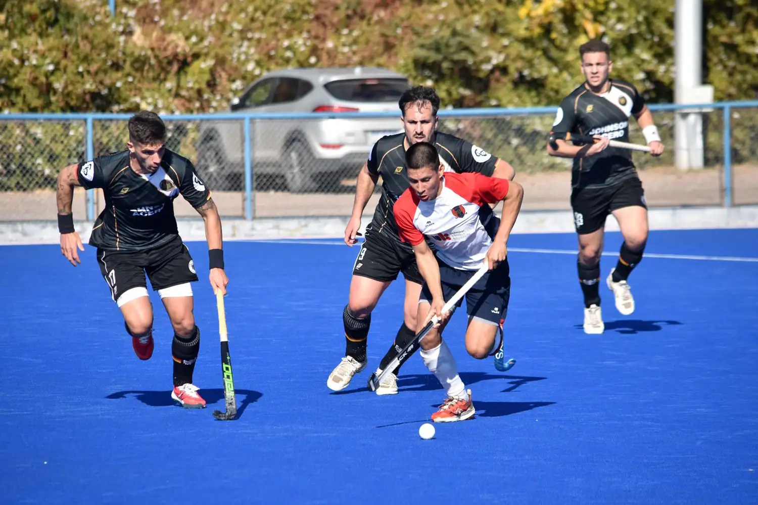 Miguel Becco en el partido ante Aleman de Mendoza (Foto: Asociación Mendocina de Hockey)
