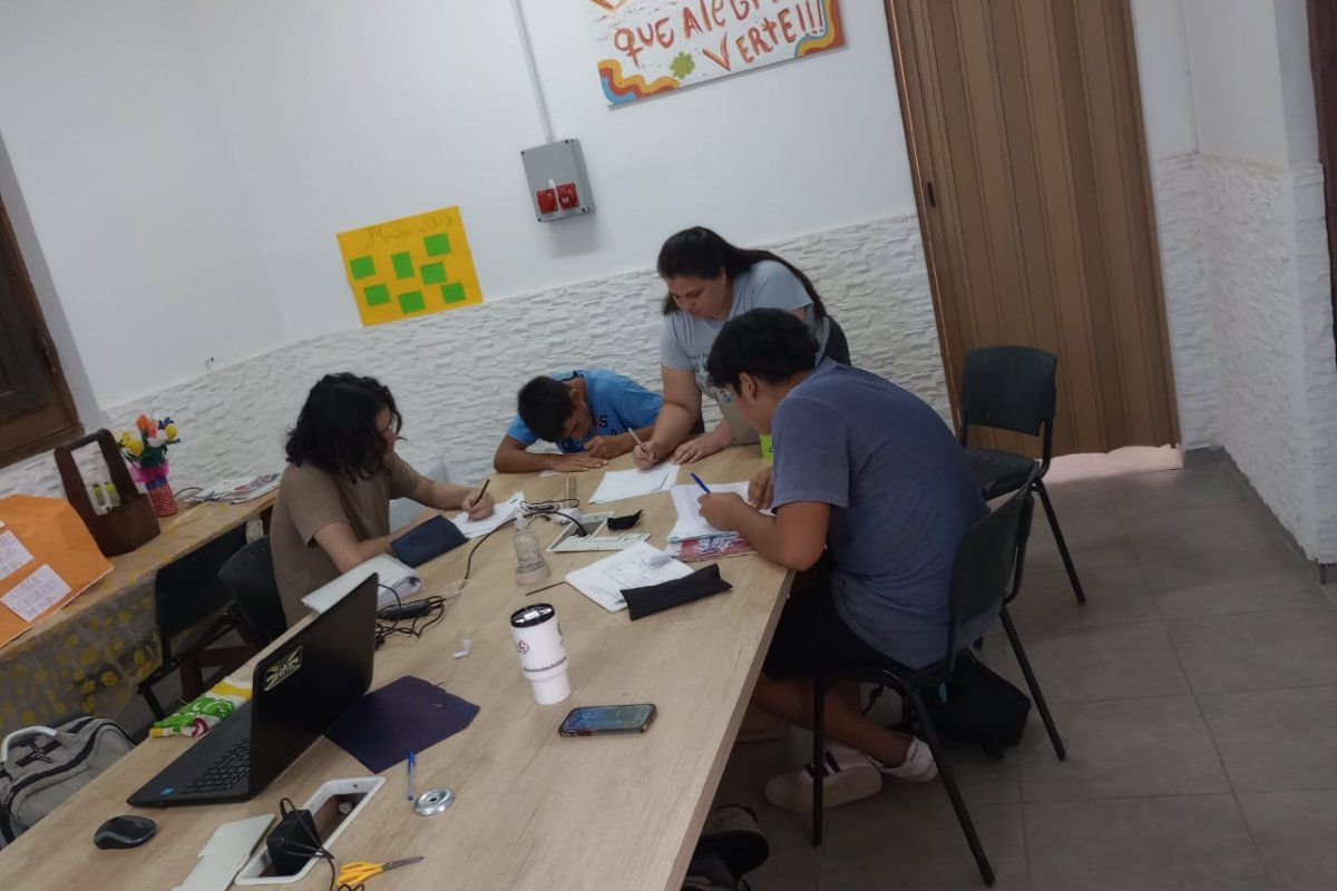 Ofrecen clases gratuitas de apoyo escolar en la ciudad: dónde ir y cómo participar