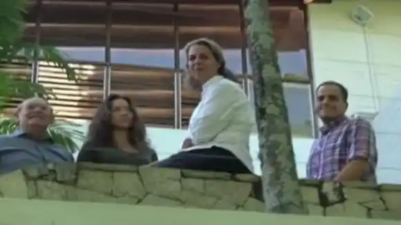 «ES UNA CÁRCEL»: llevan 35 días sin electricidad los refugiados en la embajada de Argentina