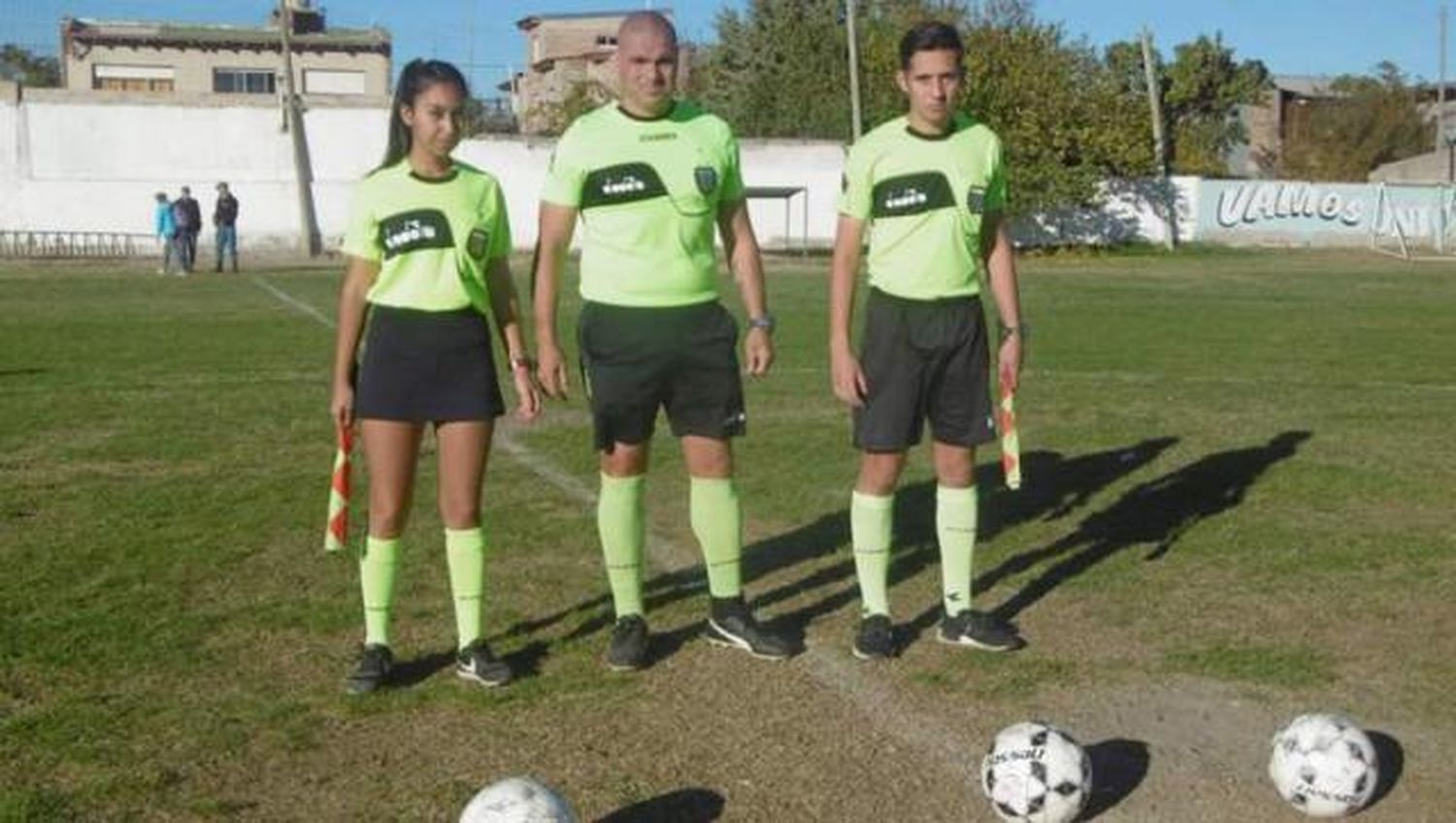 Una jueza de línea fue víctima de violencia de género durante un partido