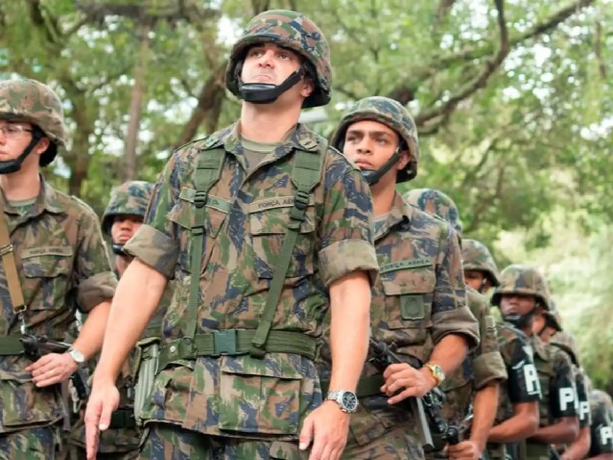 El Ejército brasileño tomará el control del combate contra el fuego en el Amazonas