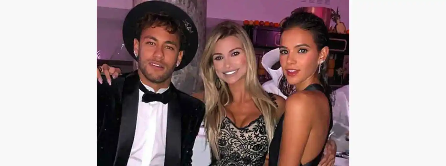 Neymar festejó a lo grande junto a Di María y Lo Celso