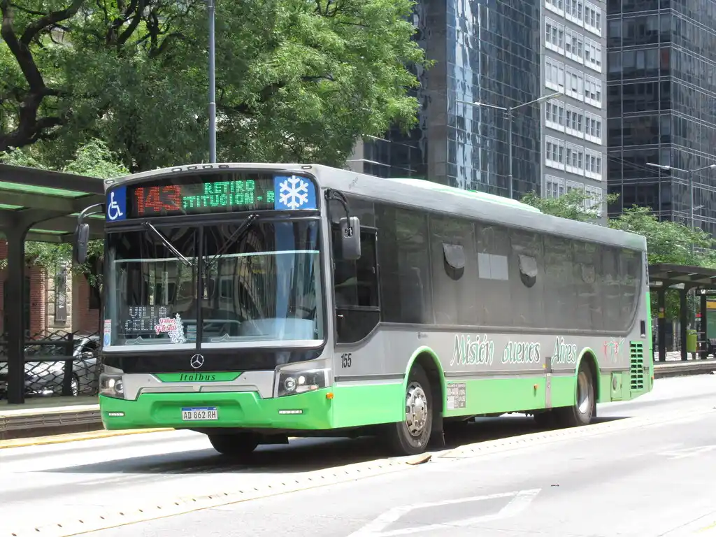 Una jubilada murió atropellada cuando intentaba bajarse de un colectivo: el chofer fue detenido