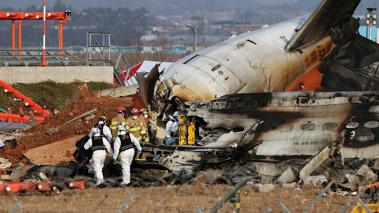 179 personas murieron en Corea del Sur cuando un avión se estrelló