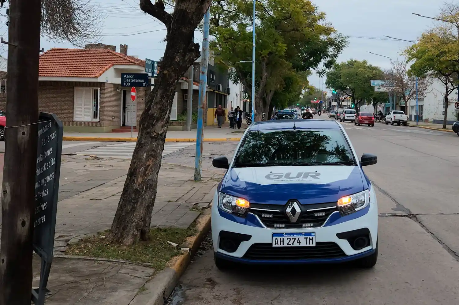 policia patrullero gur detenido robo bateria auto - 1