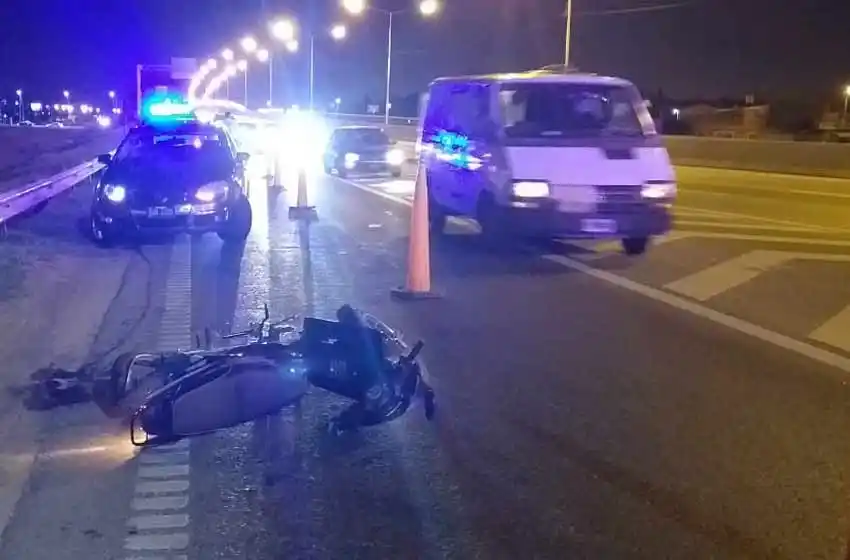 Un motociclista herido tras chocar contra un auto en Circunvalación y Segui