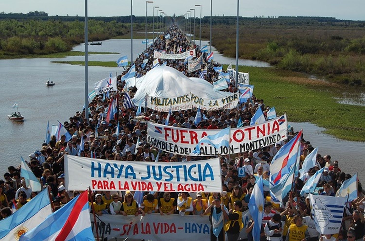 Este año, la marcha al Puente Internacional contra las papeleras será virtual