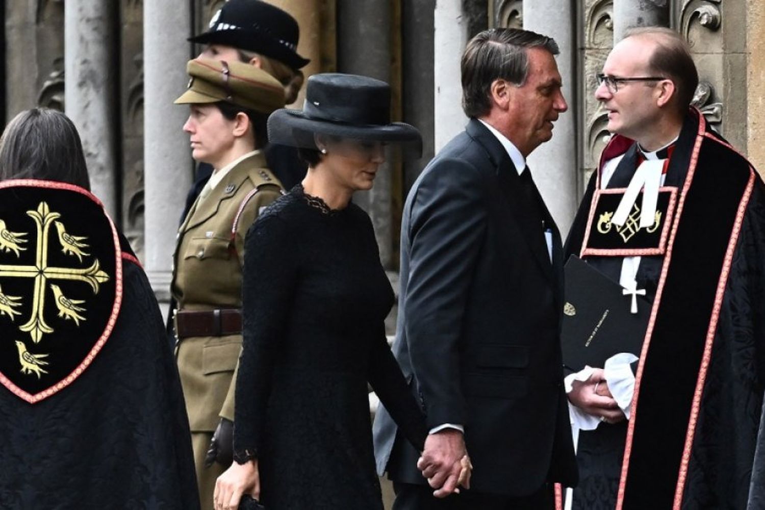 Bolsonaro hizo campaña en Londres, aprovechando el viaje de Estado a los funerales de la reina Isabel II