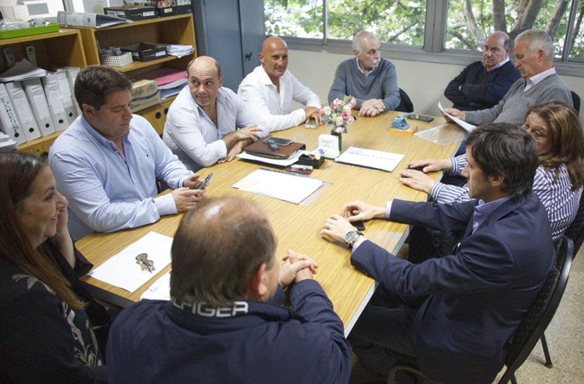 El Ejecutivo ahora propone un aumento salarial del 32% a municipales