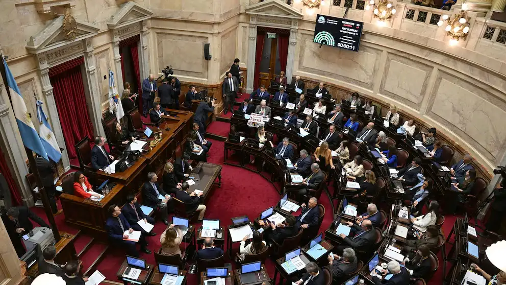 En el primer Boletín Oficial del año, el Ejecutivo promulgó ambas leyes consideradas cruciales para la nueva etapa del plan oficial.
