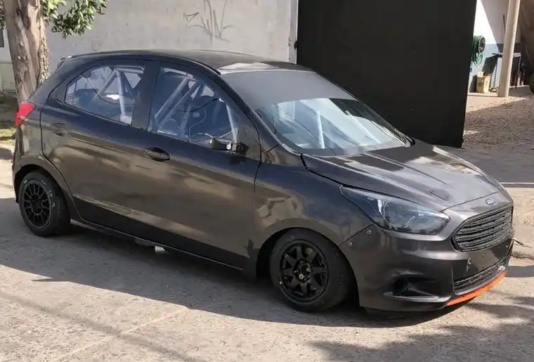 Lucas Bayala tiene listo el Ford para los ensayos