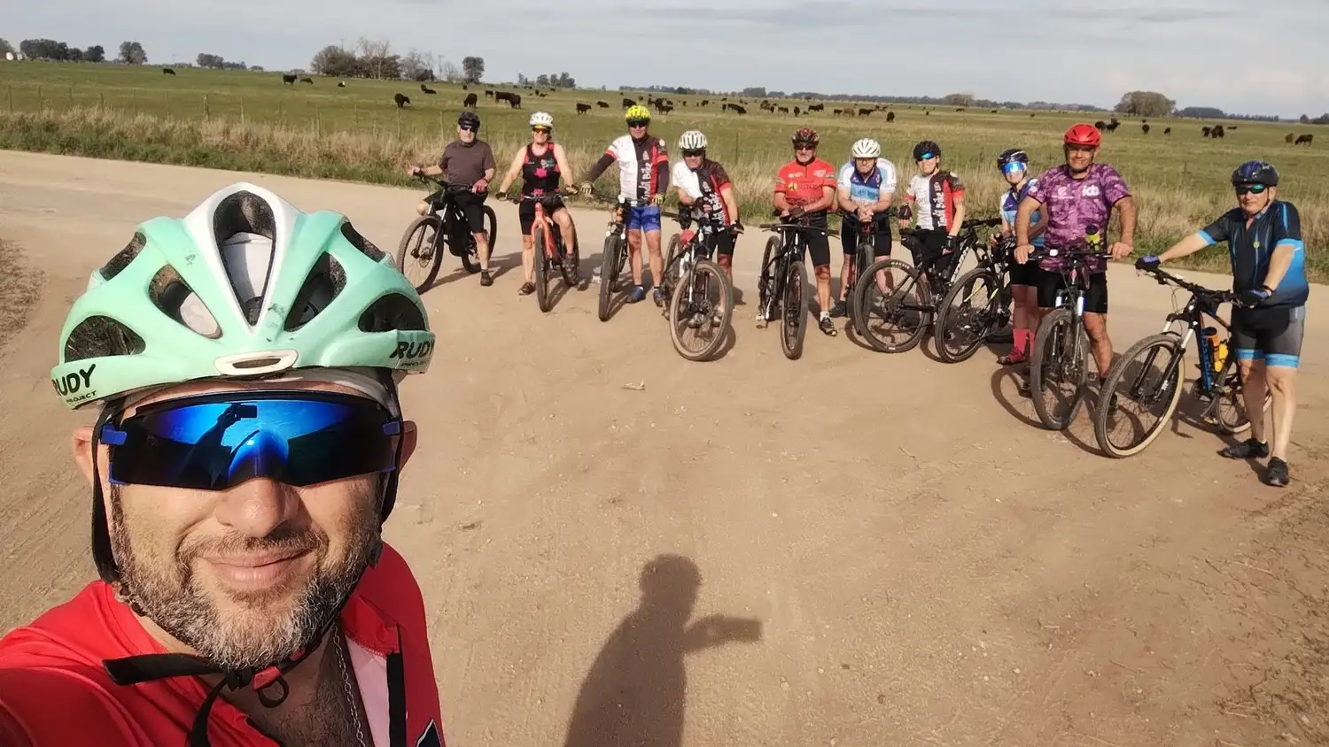 Postal de grupo Tandil Bike en medio de una de sus salidas.