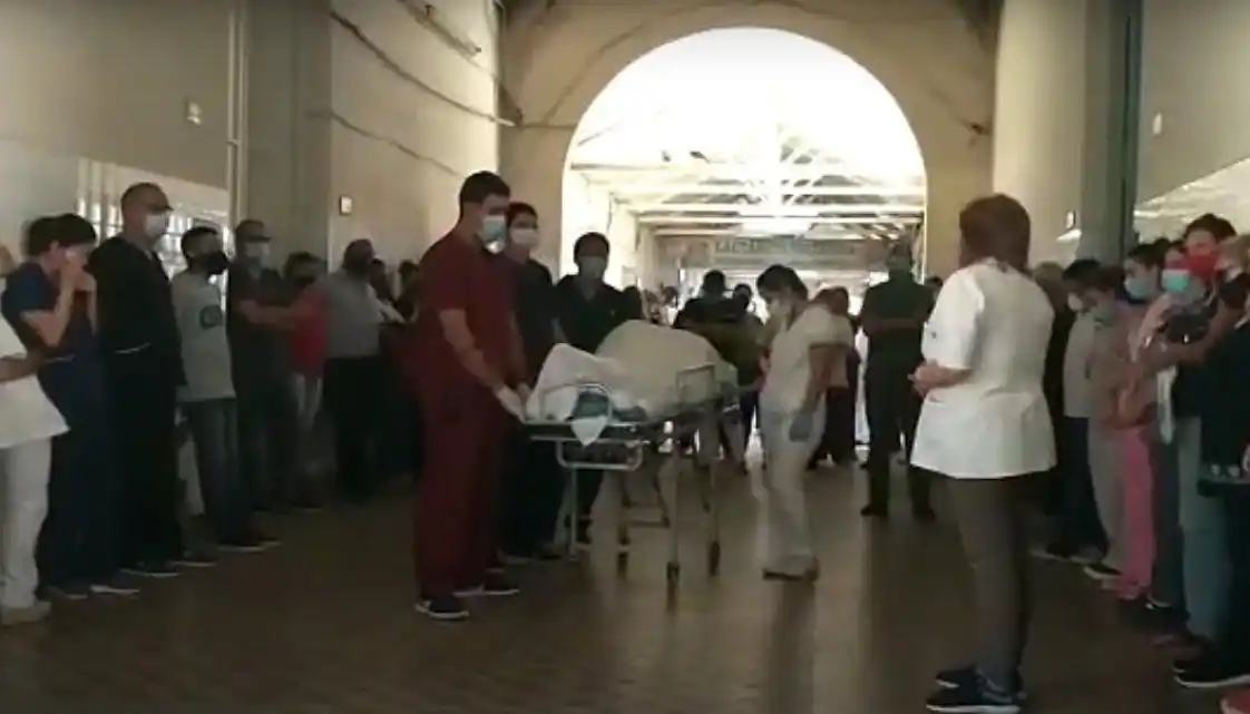 Coronavirus: dolor por la muerte de un enfermero.