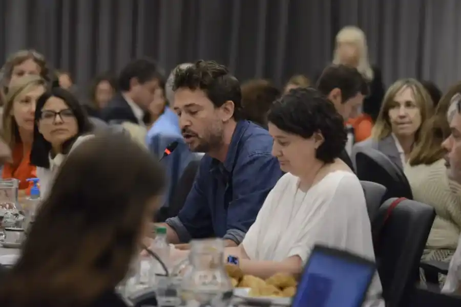 Santiago Mitre: “El cine no pide plata, pide que se mantenga la ley que le permite autofinanciarse"