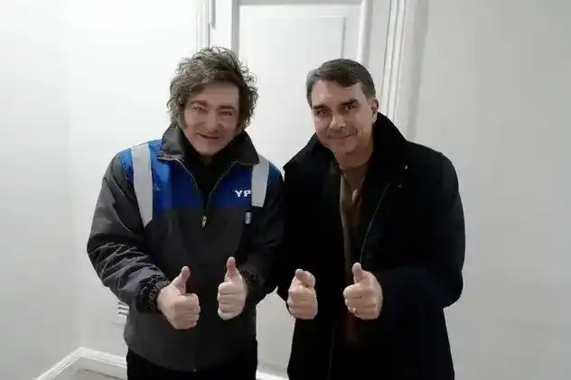 Milei ya está en Brasil: arranca su jornada de apoyo al hijo de Bolsonaro