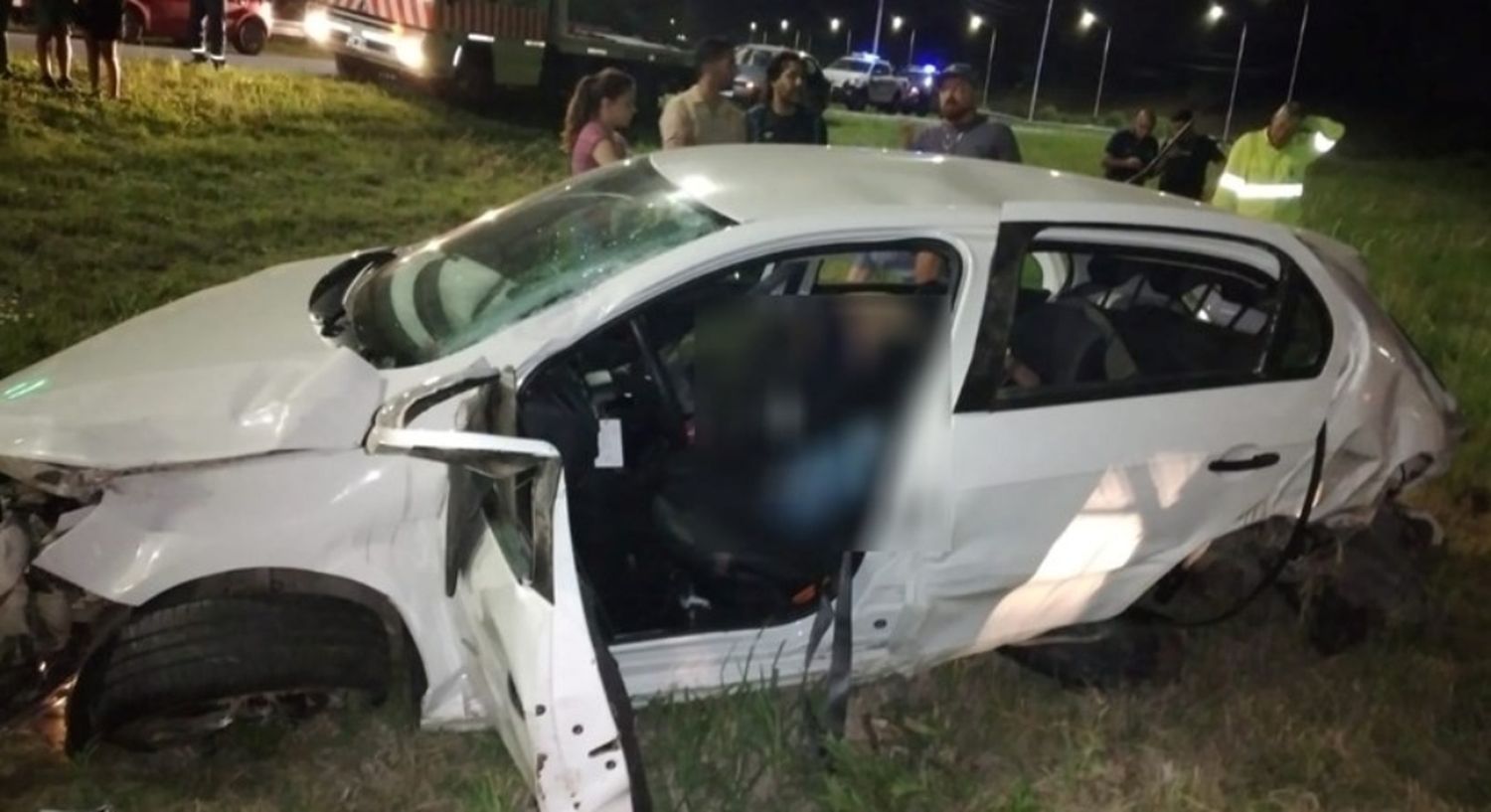 Un muerto y un herido por el vuelco de un auto en la autopista Rosario – Santa Fe