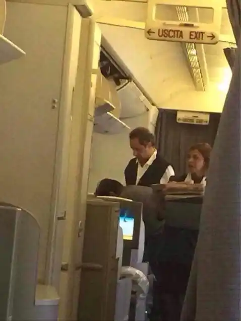 Indignación por el viaje de Scioli a Europa en medio de las inundaciones