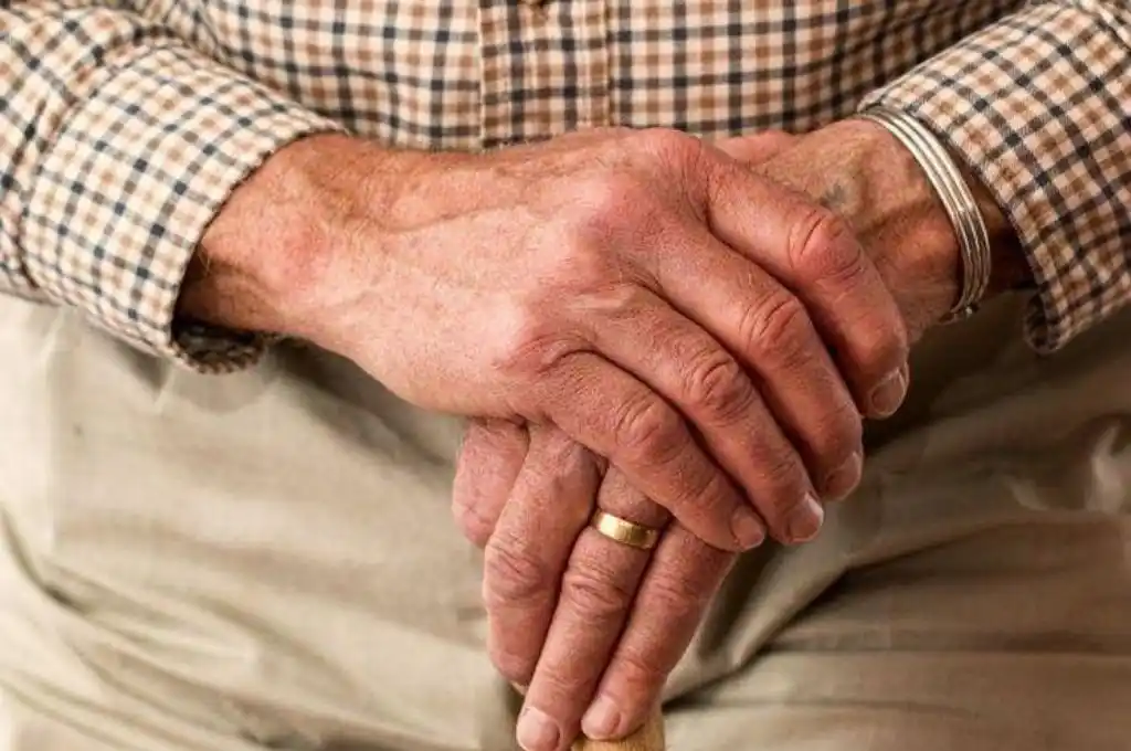 Se suicidó y culpó al banco por robarle los ahorros de toda su vida