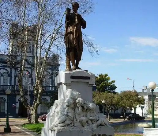 La diosa pagana de la plaza San Martín