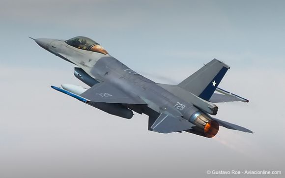 Tres aviones comerciales aterrizaron en una base aérea militar en Chile para una celebración