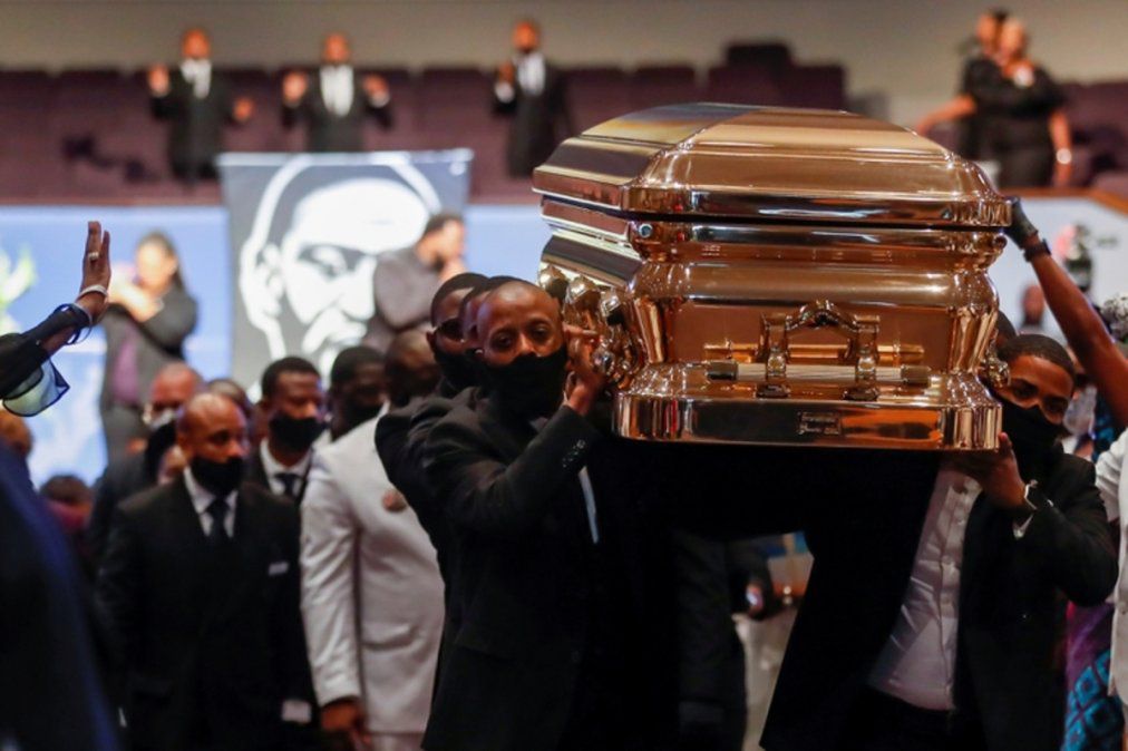 Sepultaron a George Floyd en Houston