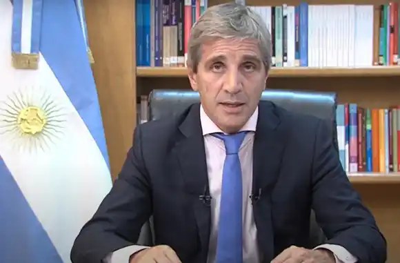 Los ajustes de tarifas pendientes que tiene Luis Caputo y cómo pueden incidir en la inflación
