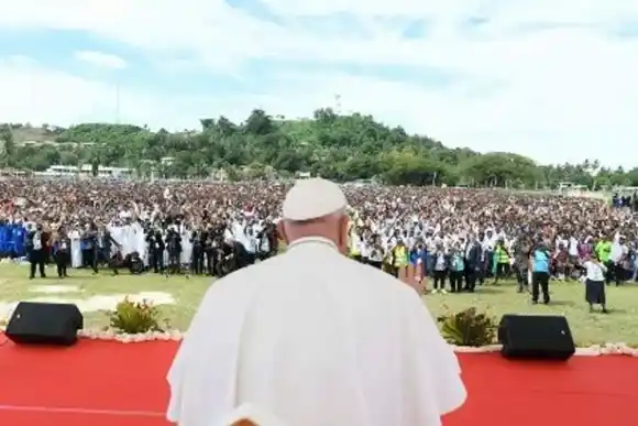 El Papa ya llegó a Timor Oriental: "El amor es más fuerte que todo y puede sanar al mundo"