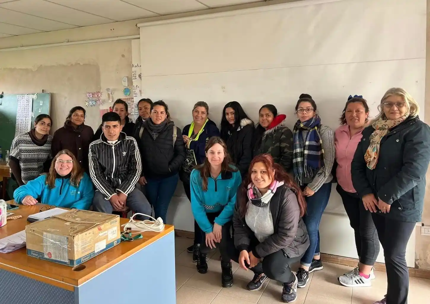 Las 16 participantes del curso, junto a sus capacitadoras.