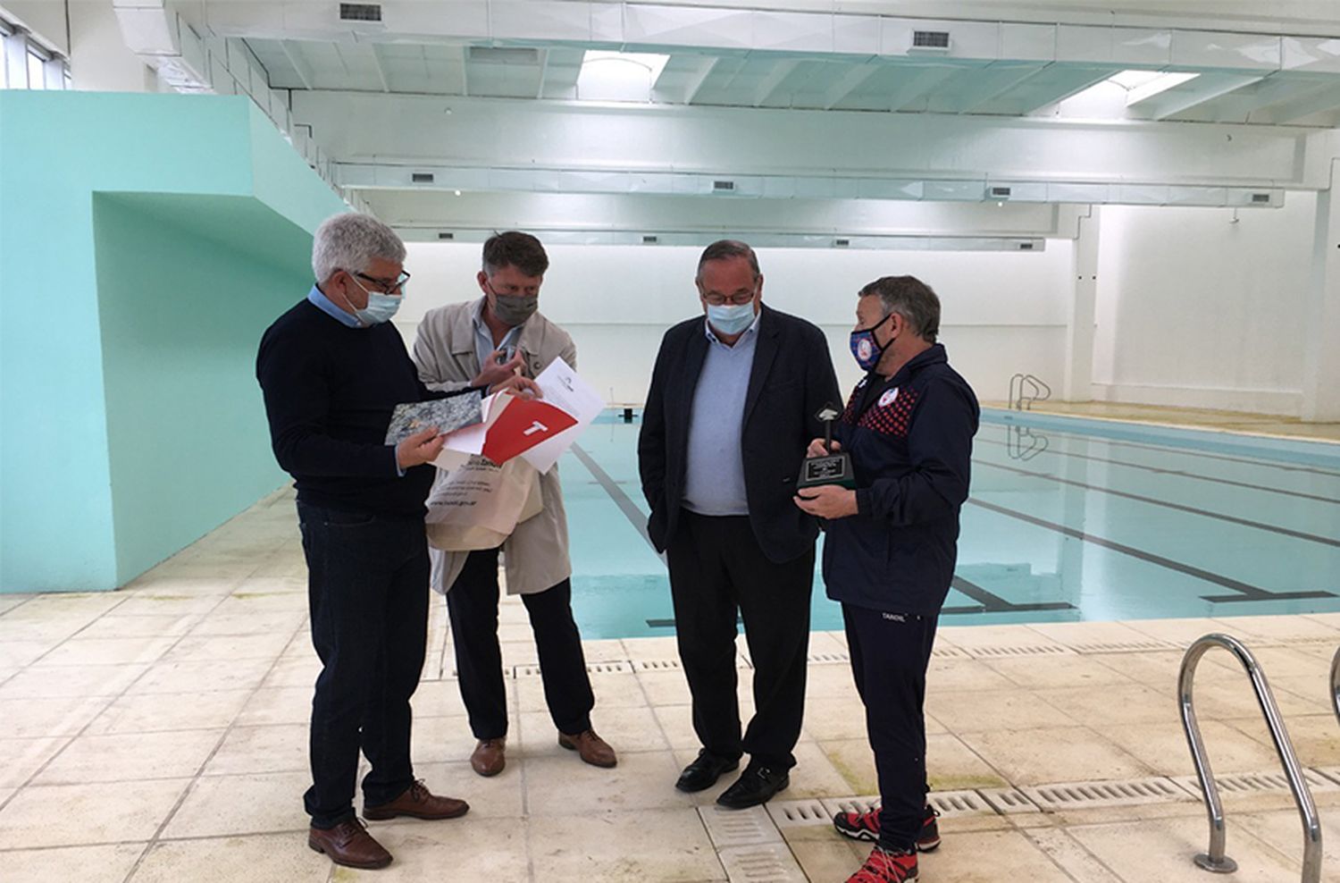 Lunghi celebró el final de la obra de la pileta del CEF 42