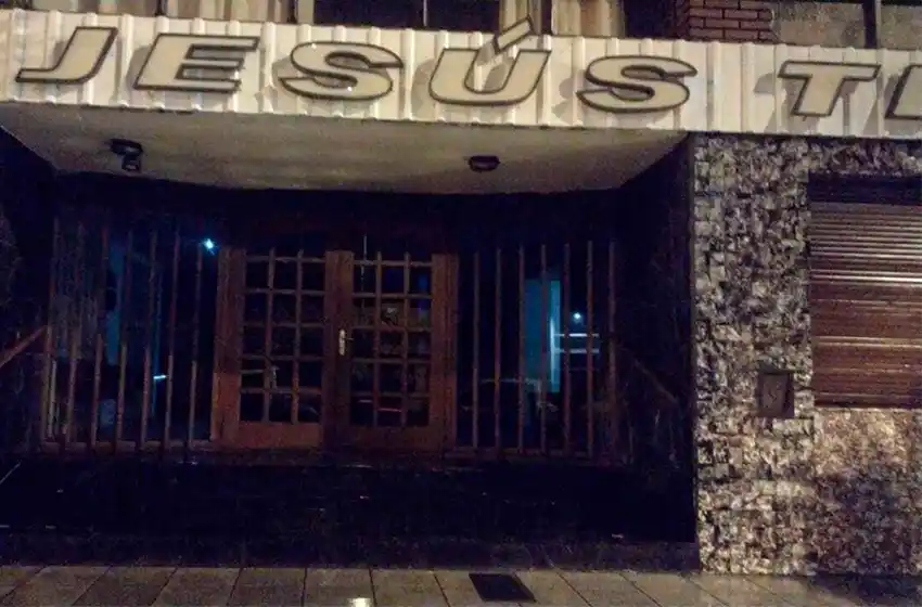Con cuchillo en mano, entró y amenazó al sereno de reconocido templo evangélico