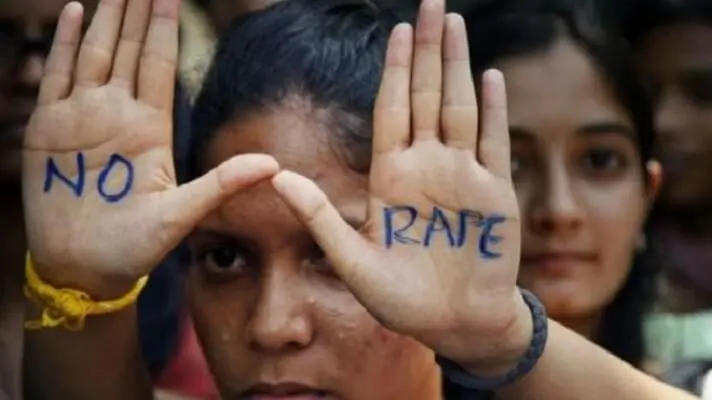 ¡MONSTRUOS! Detienen a 28 personas acusadas de violar a una joven de 15 años en la India