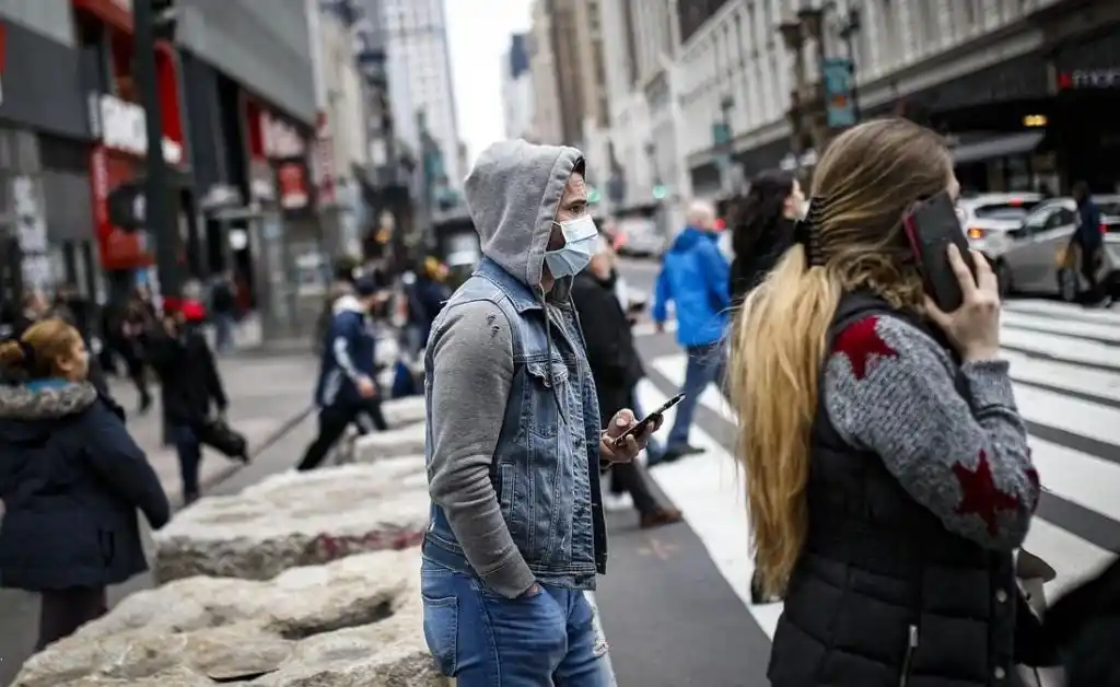 La mitad de la población adulta de Estados Unidos ya está inmunizada