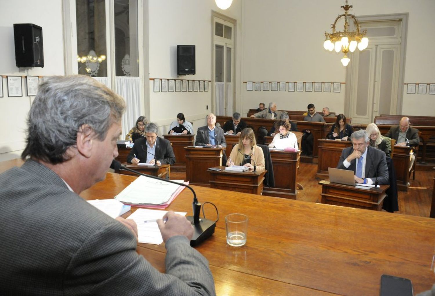 El proyecto para condonar deudas de tasas y ampliar las eximiciones bajaría al Ejecutivo