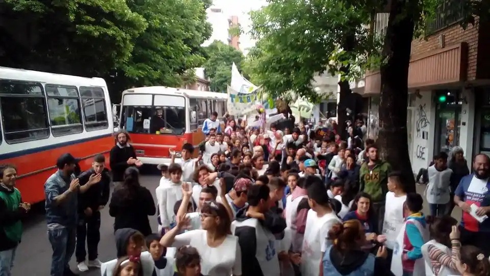 Chicos de toda la Provincia reclaman por sus derechos con una caravana
