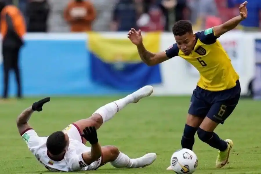 Chile denunció a Ecuador ante la FIFA para dejarlo afuera del Qatar: ¿de qué lo acusa y qué puede pasar?