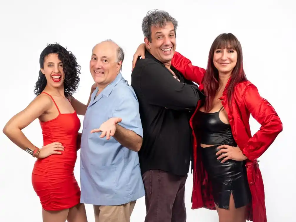 El Dr. Adrián Rosa, junto a la Lic Flor Bunzda, el comediante Fernando Quintans y la cantante Carla Rosaria Maieli estarán los domingos 10 y 24 de agosto en la Sala Terraza del Paseo La Plaza. Ph: @lookatyou.fotografia