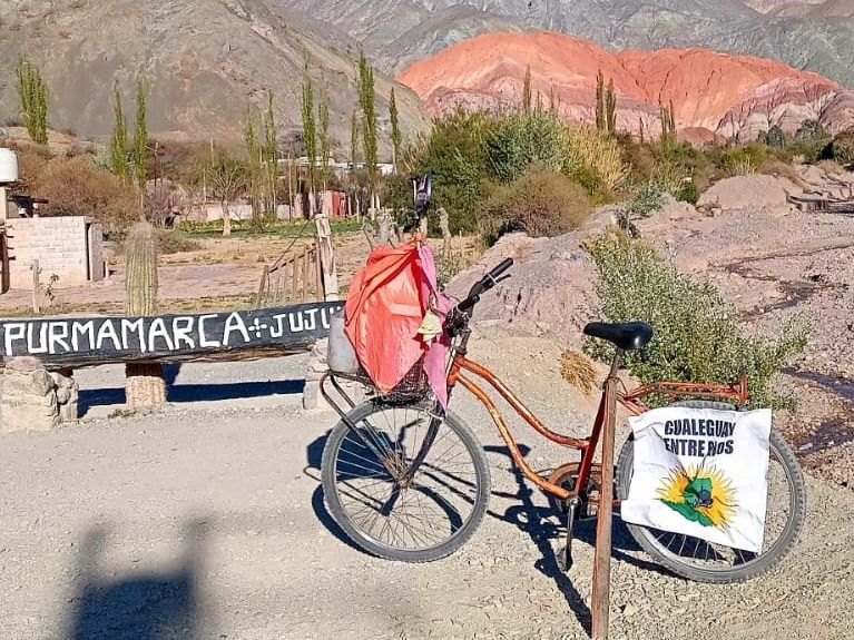 La gualeya Teresita Cardoso alcanzó Purmamarca en su segunda travesía en bicicleta hacia Salta