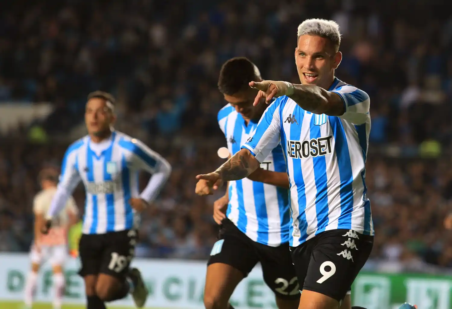 Copetti festeja el gol del triunfo para Racing.