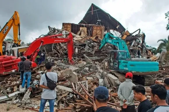 Sismo en Indonesia: la cifra de muertos llegó a 310