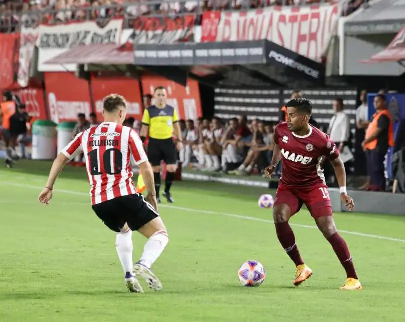 Loaiza, marcado por Rollheiser.