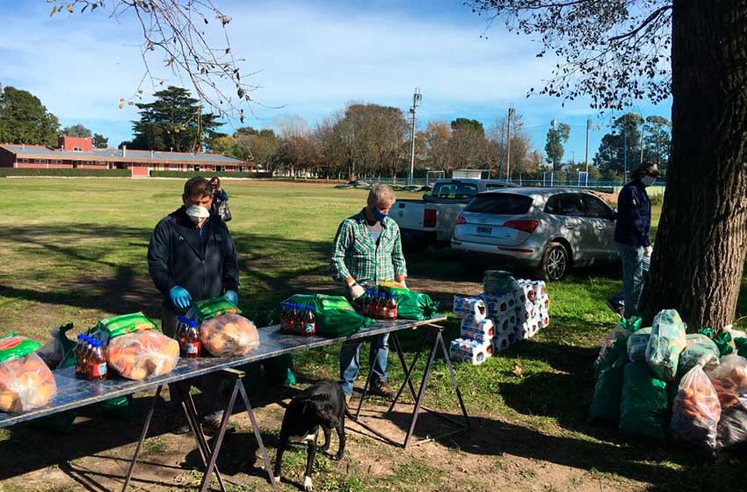 El club de rugby Universitario se sumó en el proyecto "Manos Solidarias de la Sierra"